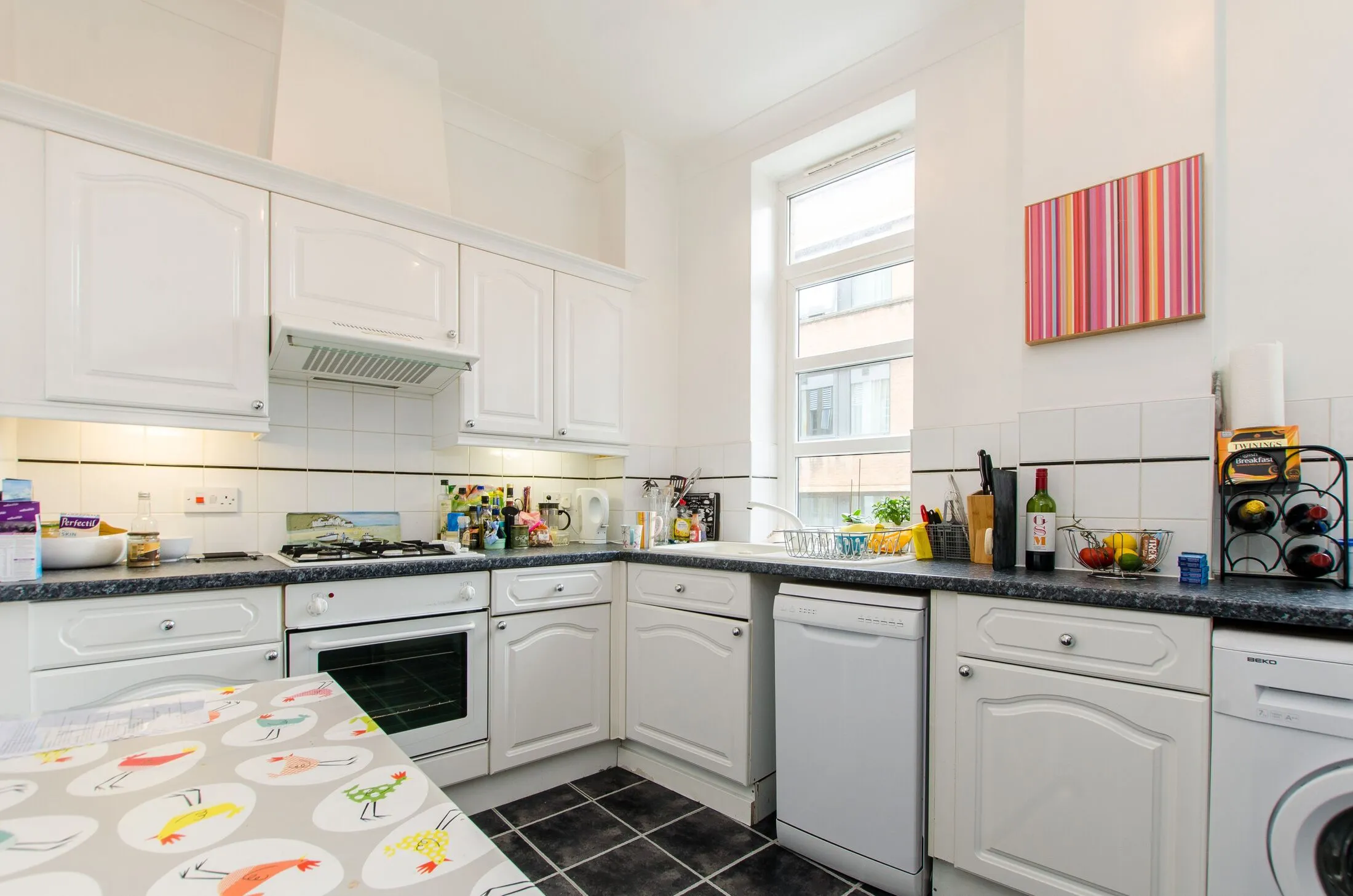 Flat Mulberry Street in Greater London