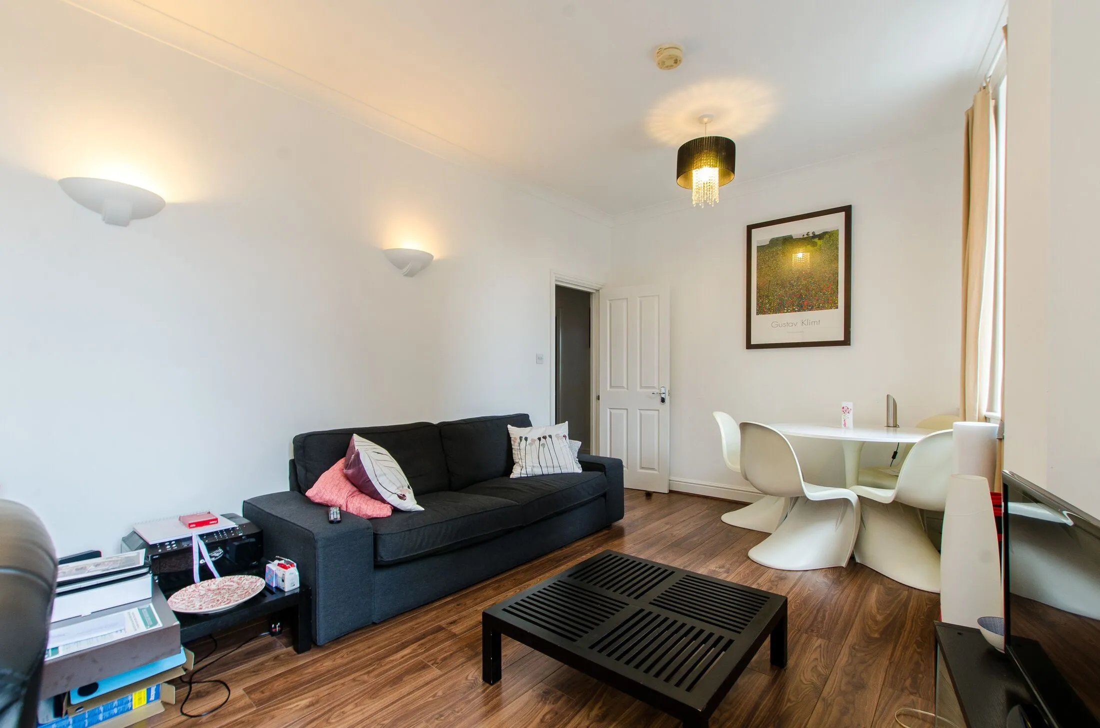 Flat Mulberry Street in Greater London