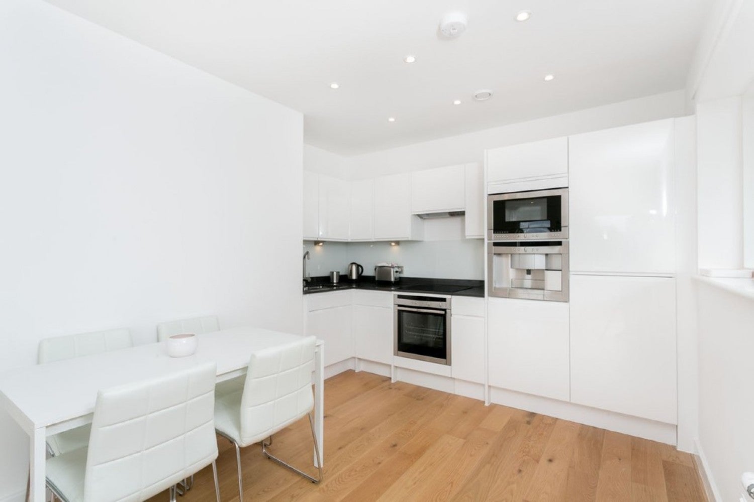 Flat Bridport Place in Greater London