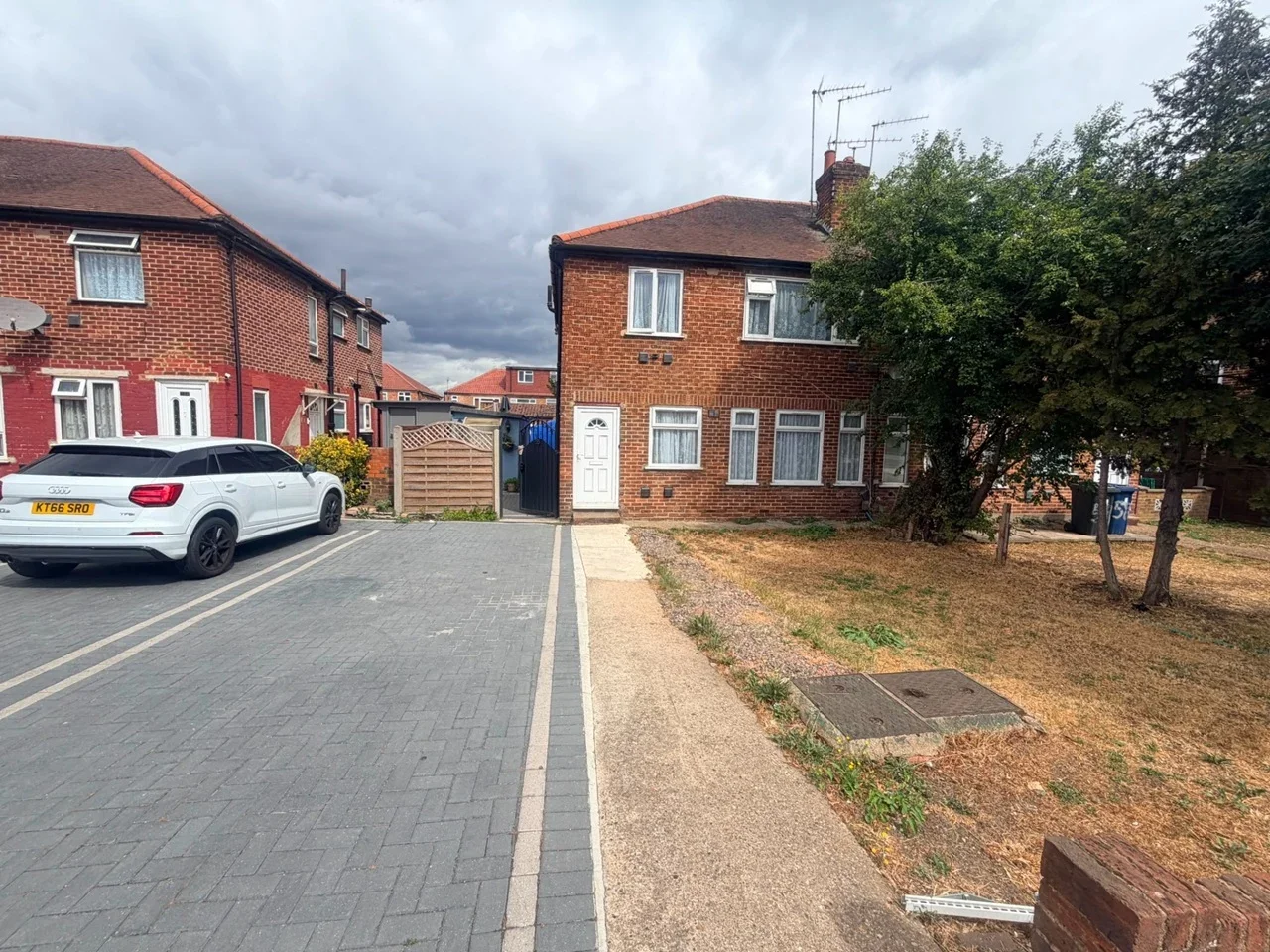 Flat Welland Gardens in Greater London