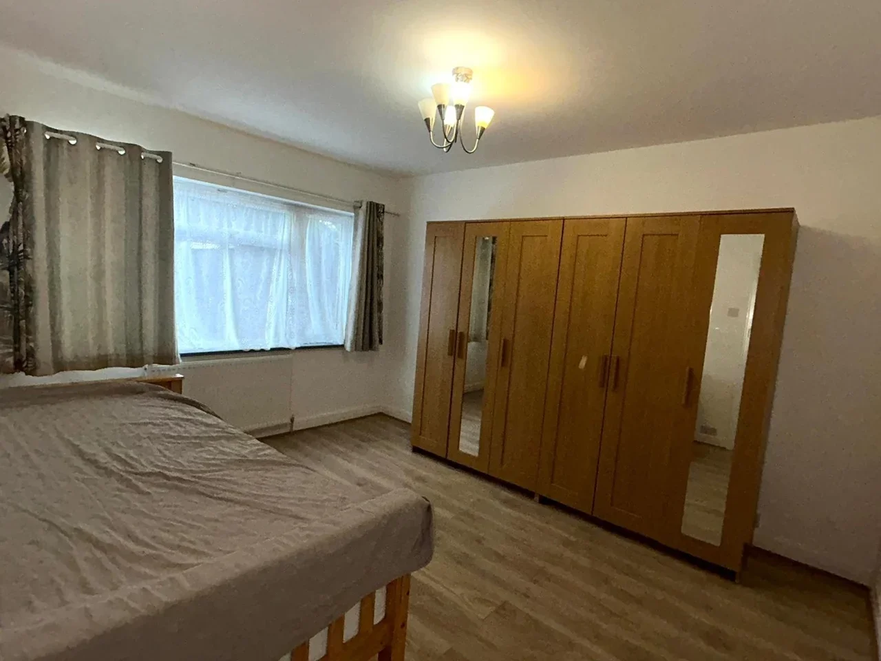 Flat Welland Gardens in Greater London