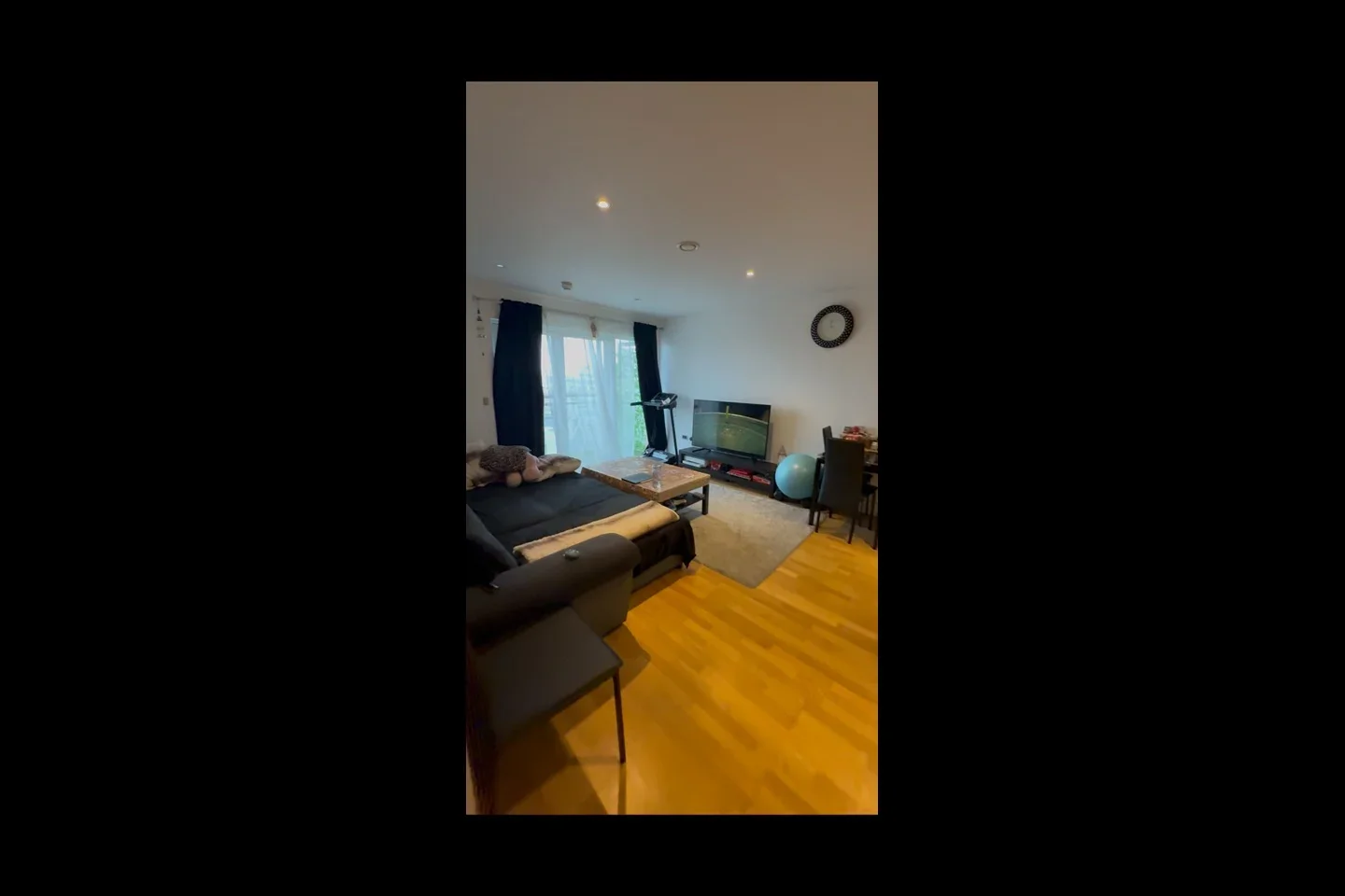 Room Pinner Road in Greater London