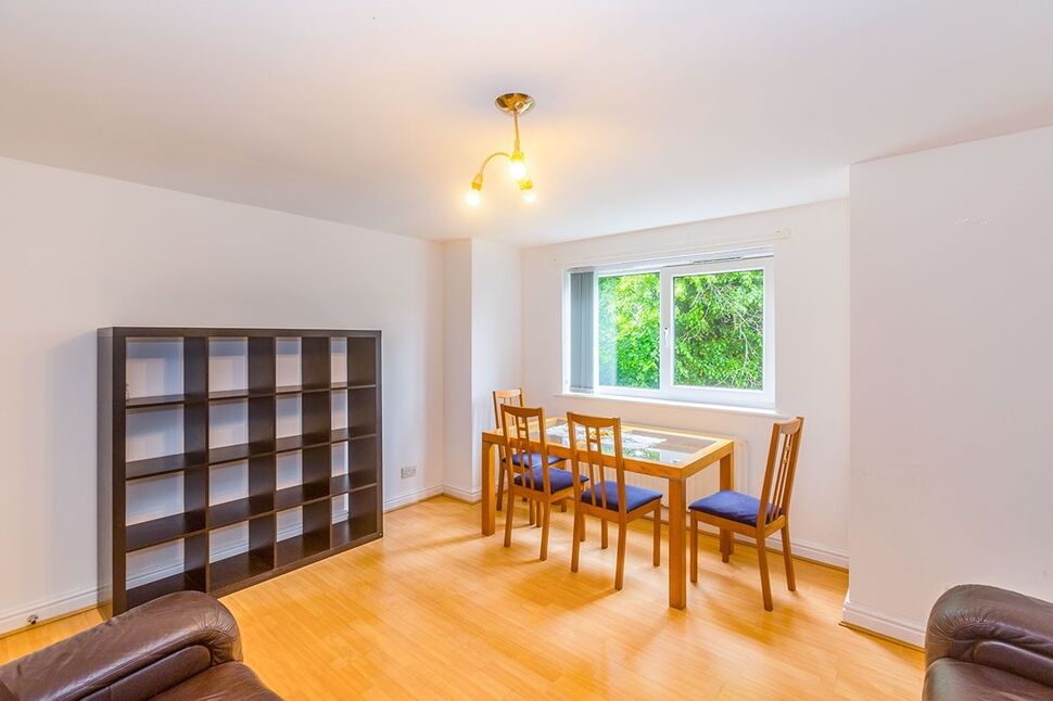 Flat Whiteoak Road in Manchester