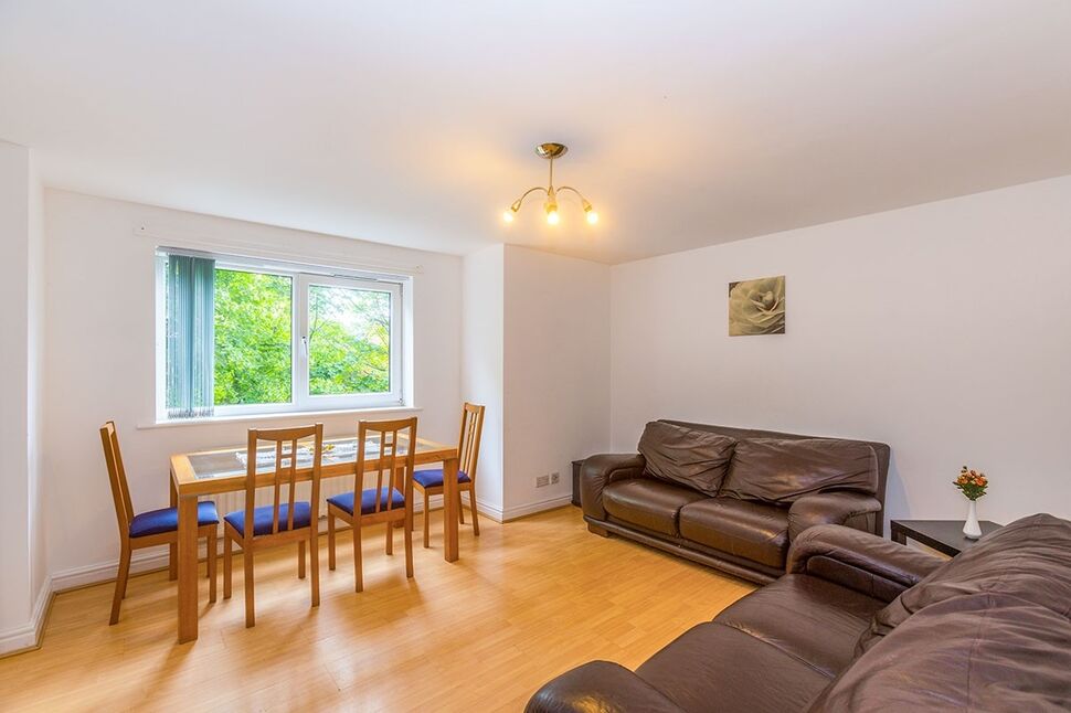 Flat Whiteoak Road in Manchester