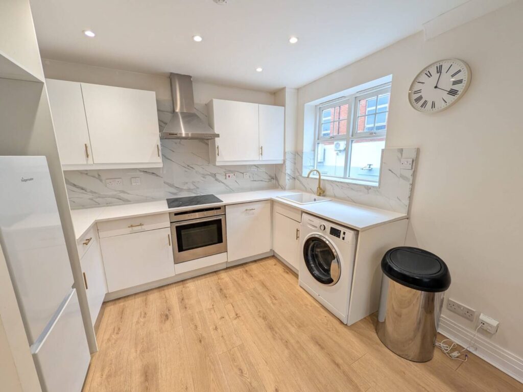 Flat Highwood Avenue in Greater London