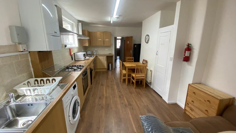Room Effingham Road in Greater London