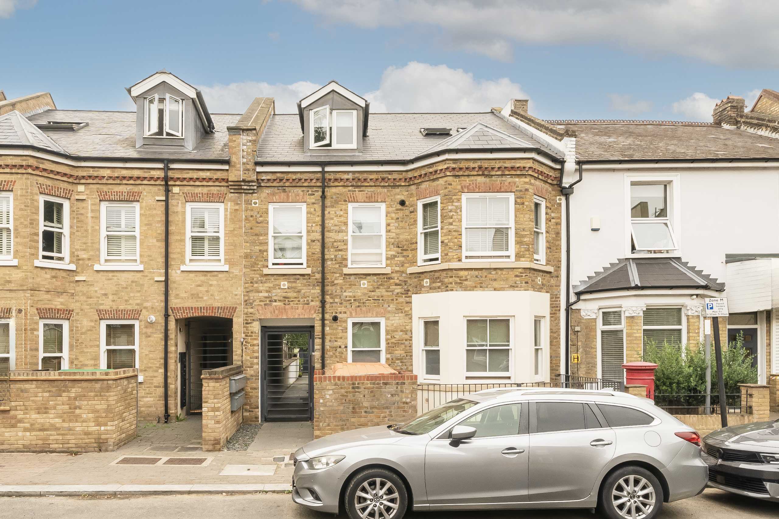 Flat Acton Lane in Greater London