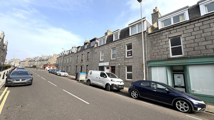 Flat Crown Street in Aberdeen City