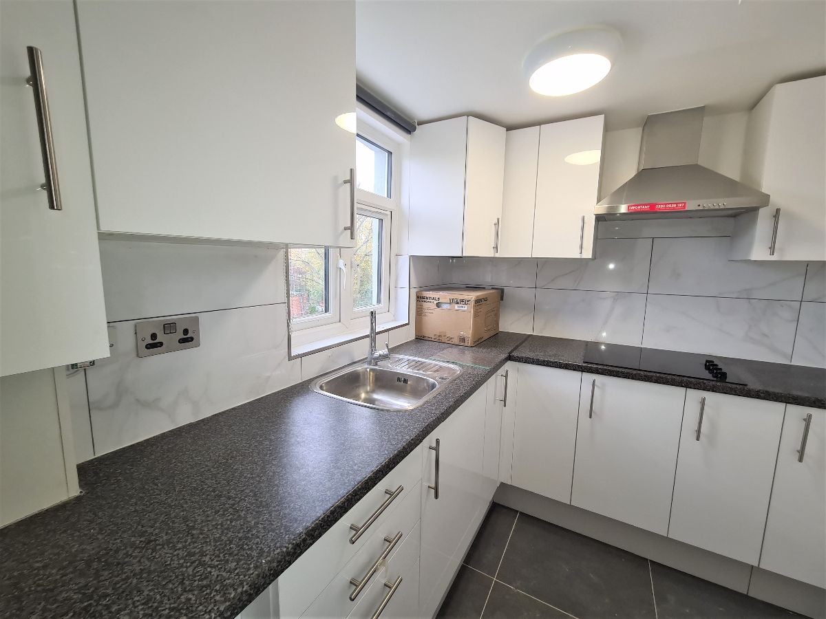 Room Kilburn High Road in Greater London