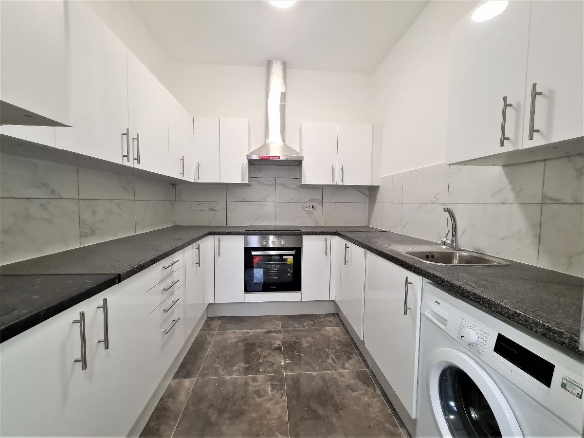 Room Kilburn High Road in Greater London