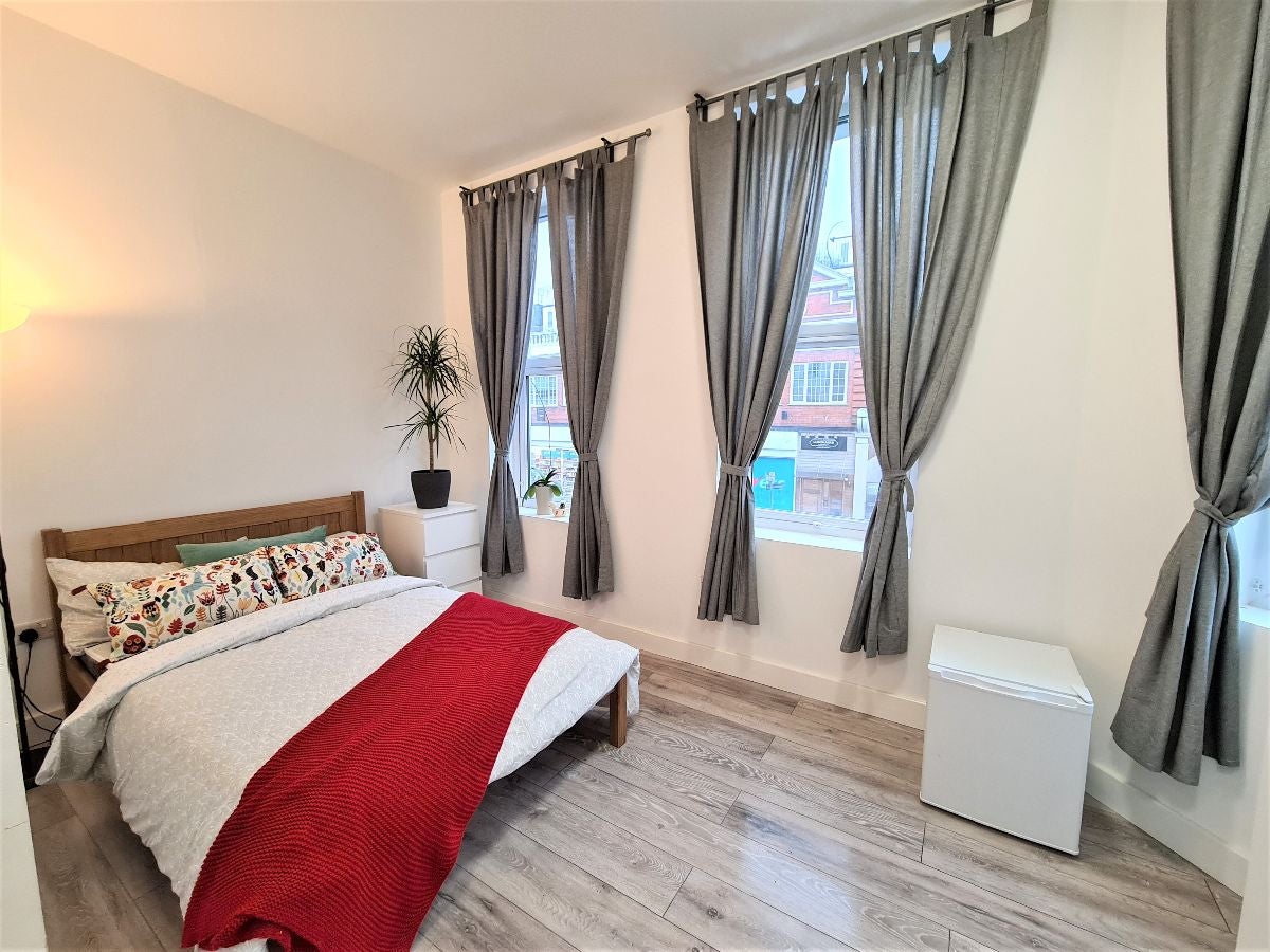 Room Kilburn High Road in Greater London