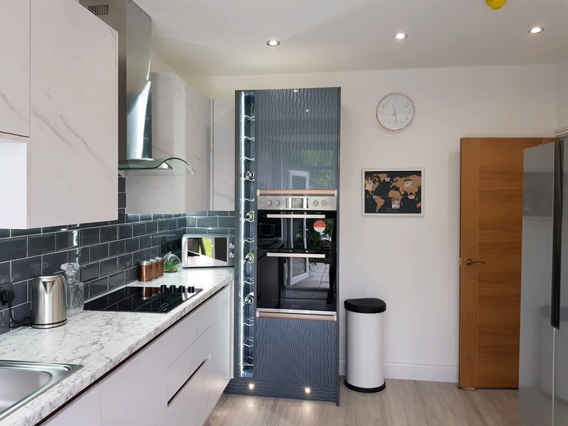 Room Greenford Avenue in Greater London