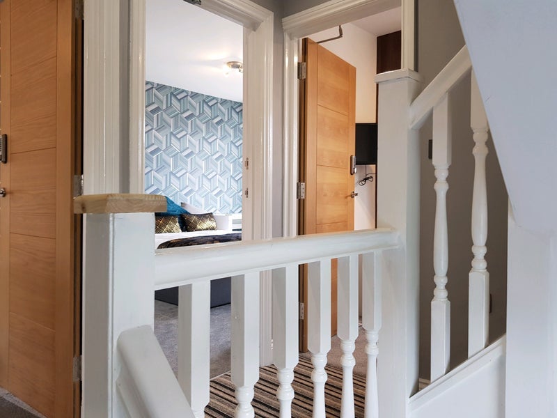 Room Greenford Avenue in Greater London