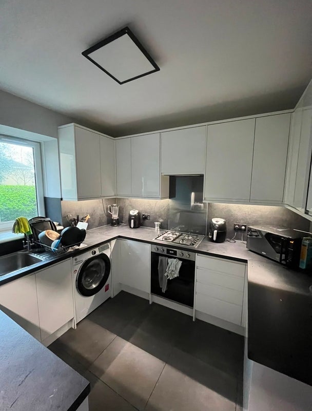 Room Smithwood Close in Greater London