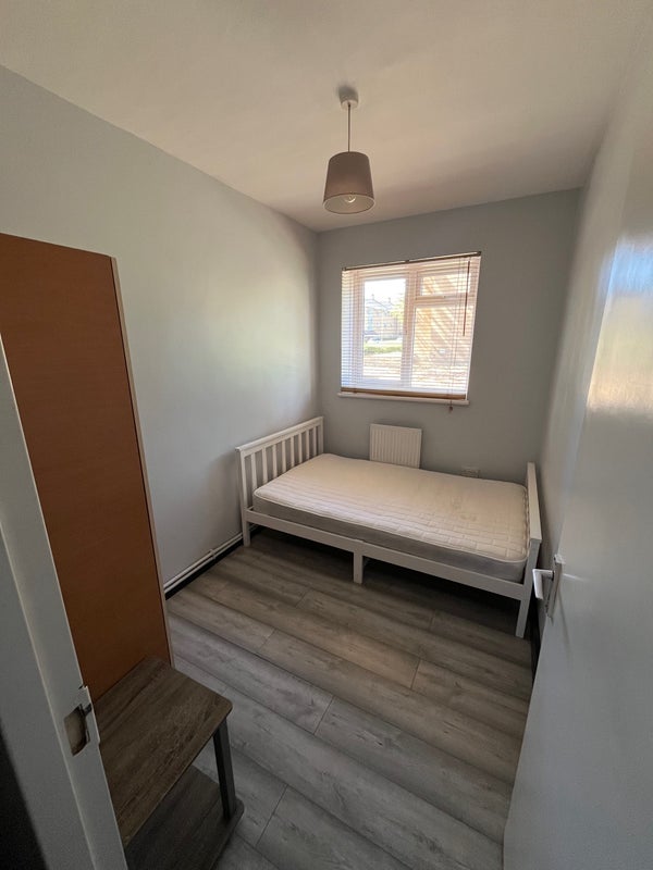 Room Smithwood Close in Greater London
