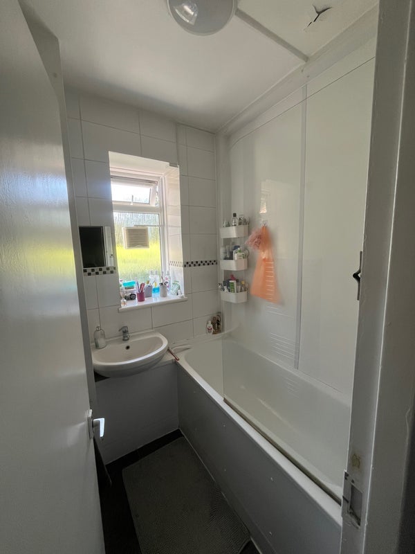 Room Smithwood Close in Greater London