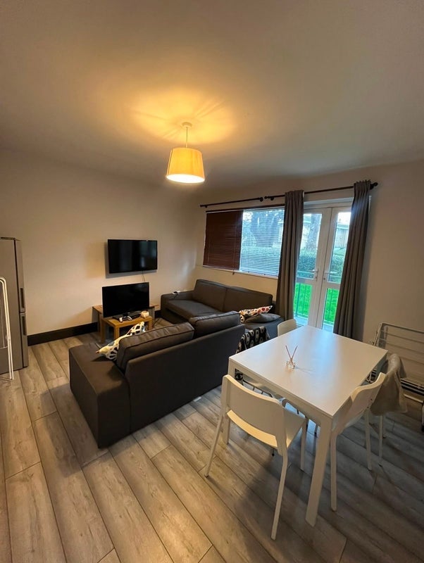 Room Smithwood Close in Greater London