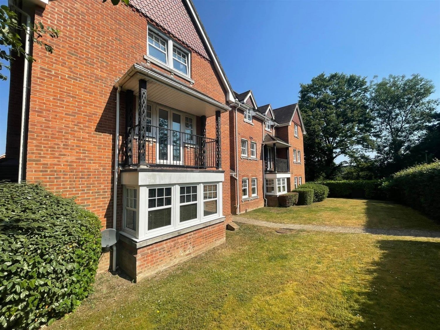 Flat Church Lane East in Rushmoor