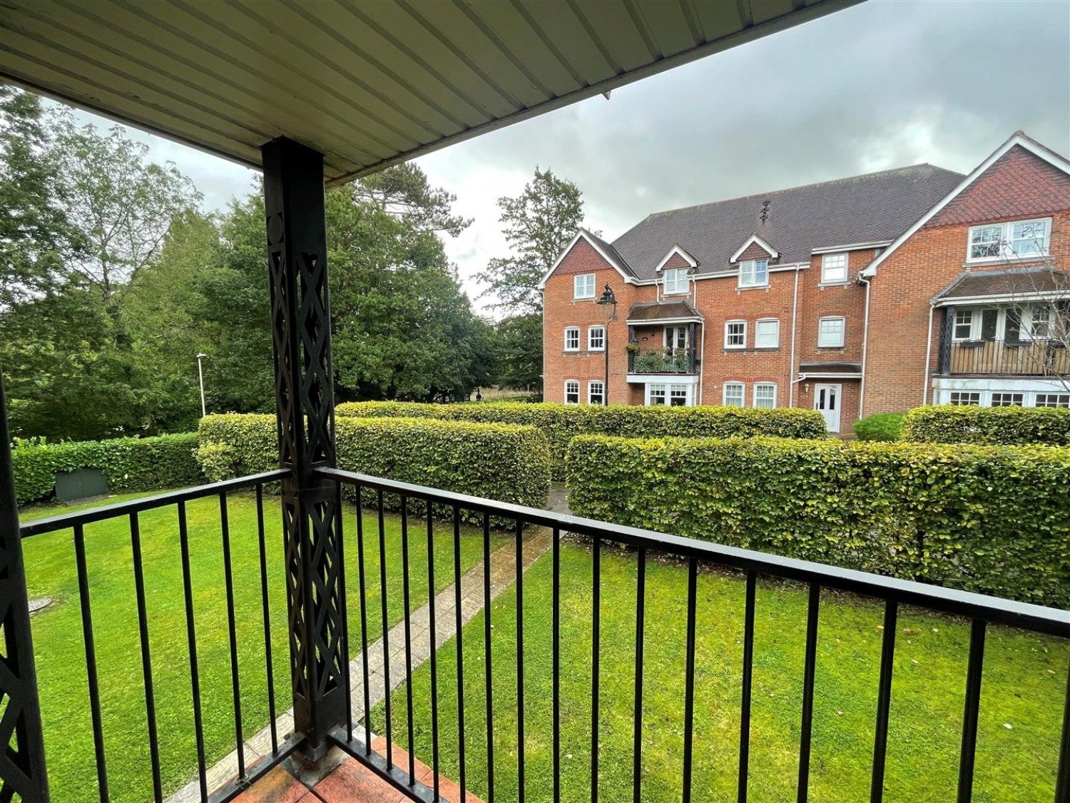 Flat Church Lane East in Rushmoor