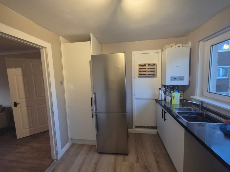 Flat Calder Gardens in City of Edinburgh
