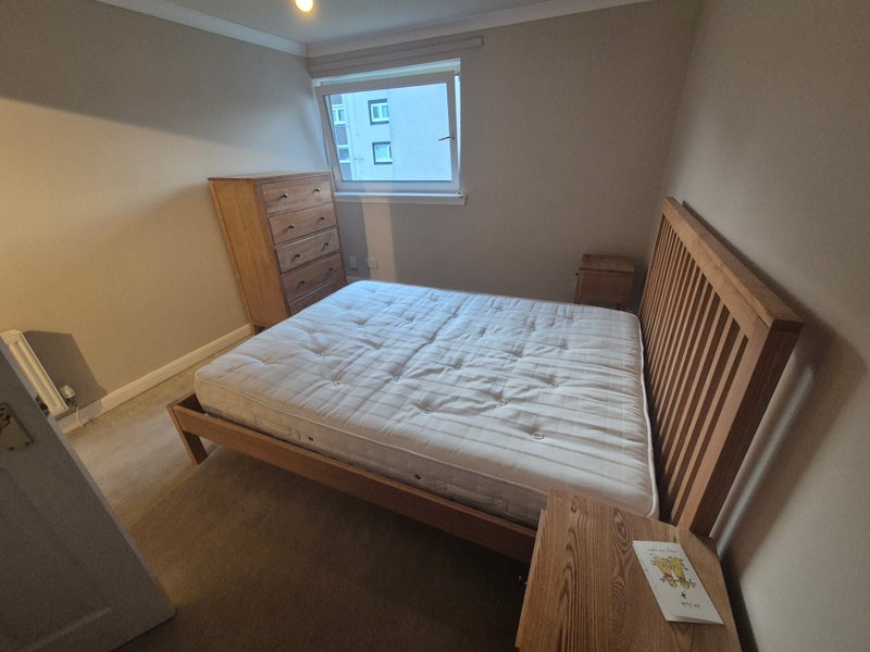 Flat Calder Gardens in City of Edinburgh