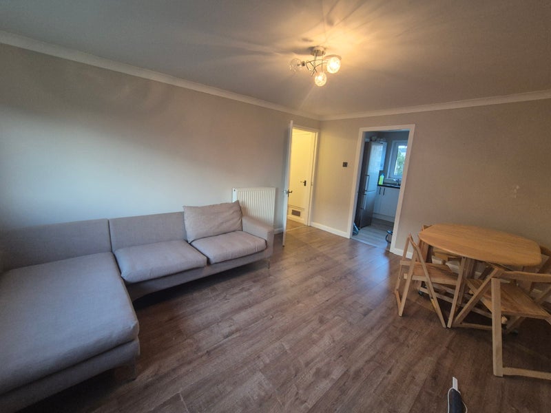 Flat Calder Gardens in City of Edinburgh