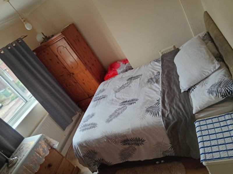 Room Gregory Crescent in Greater London