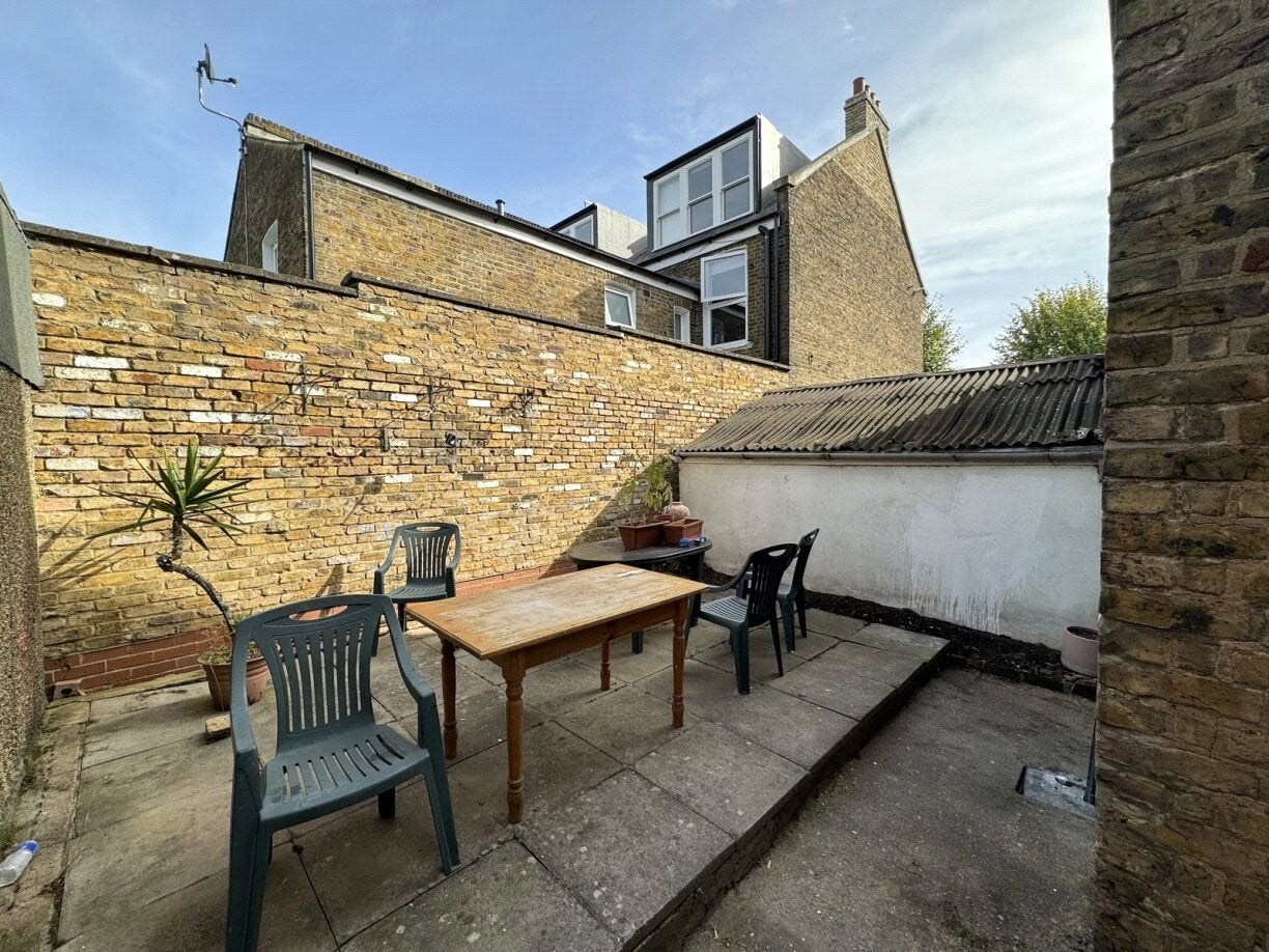 House Willesden Lane in Greater London