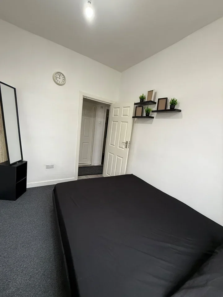Room Welldon Crescent in Greater London