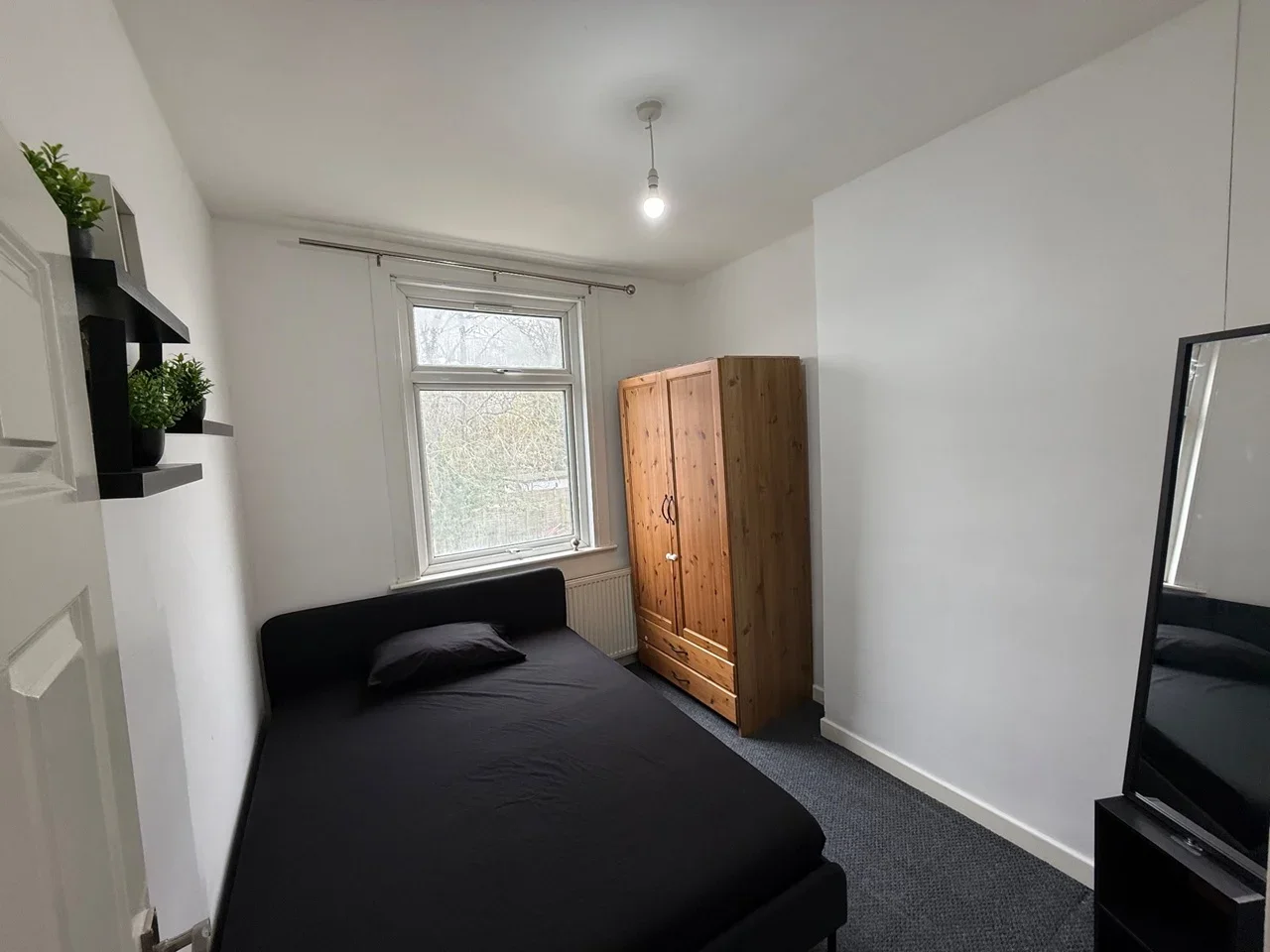 Room Welldon Crescent in Greater London