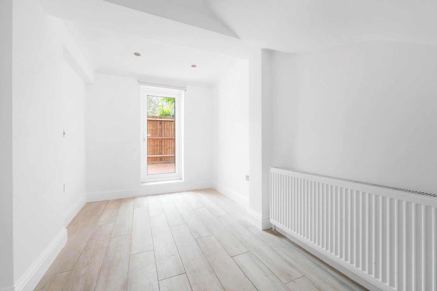Flat Rosendale Road in Greater London