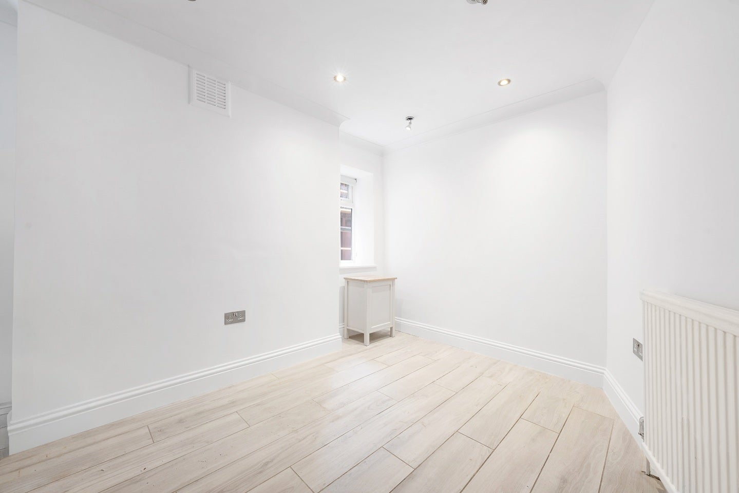 Flat Rosendale Road in Greater London