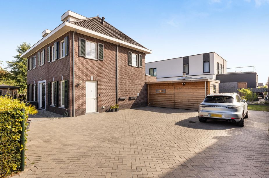 Vrijstaande woning te koop: Laan van Braets 12, Dordrecht