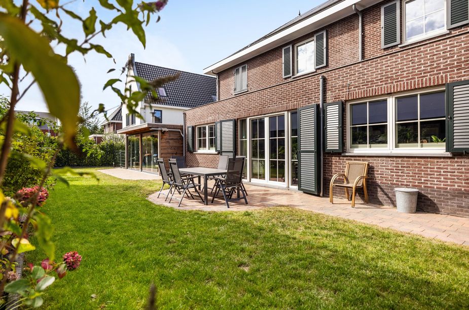 Vrijstaande woning te koop: Laan van Braets 12, Dordrecht