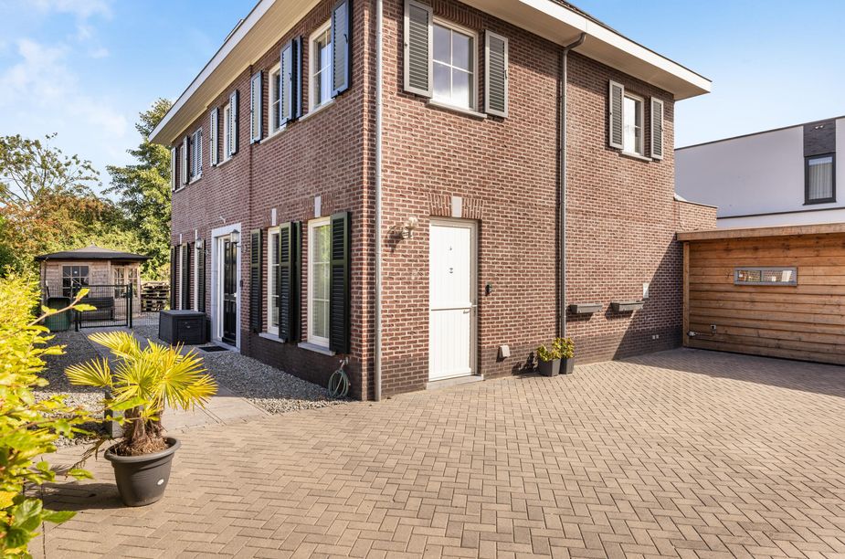 Vrijstaande woning te koop: Laan van Braets 12, Dordrecht
