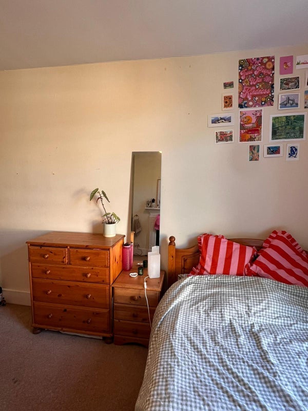 Room Tunley Road in Greater London