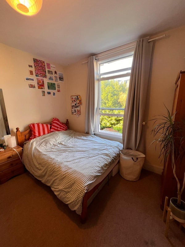 Room Tunley Road in Greater London