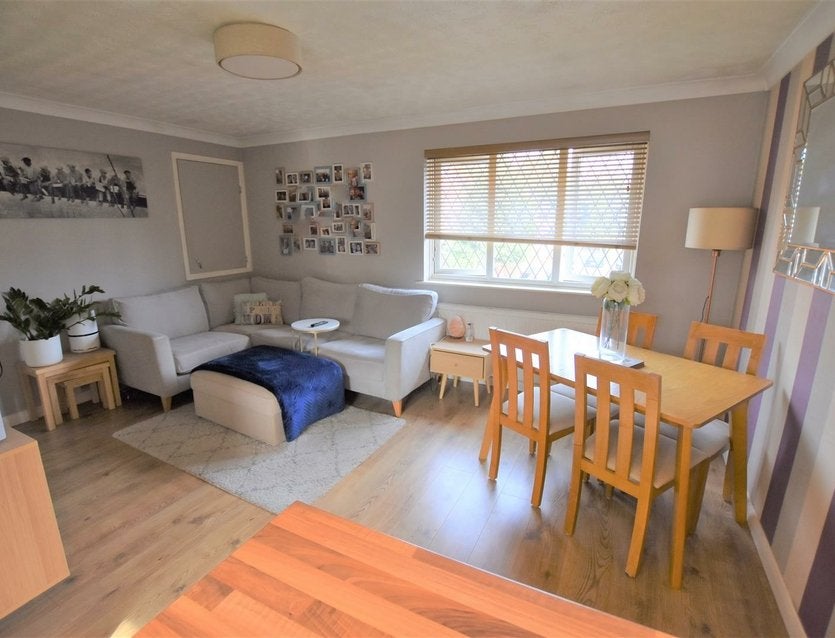 House Heathcote Way in Greater London