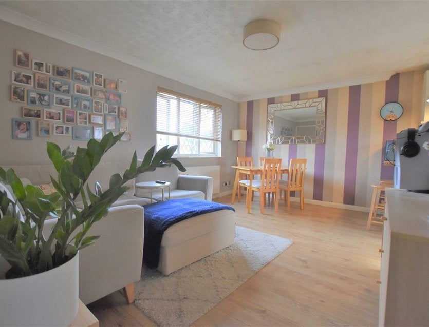 House Heathcote Way in Greater London