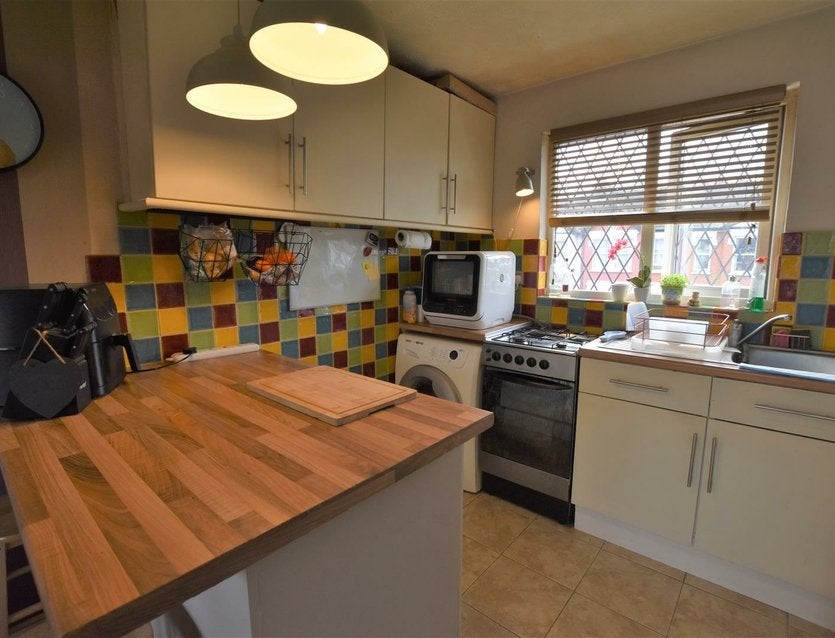 House Heathcote Way in Greater London