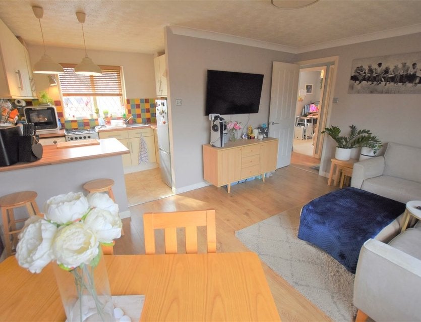 House Heathcote Way in Greater London