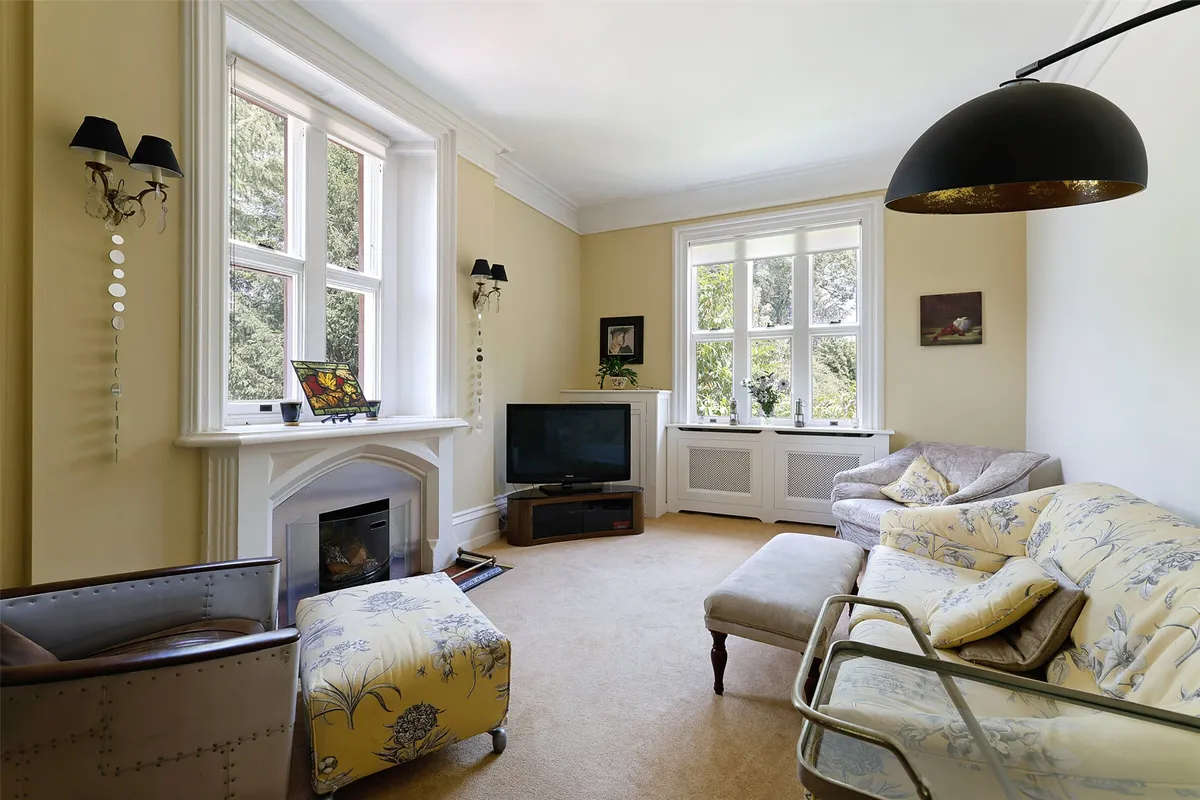 Flat Smalls Hill Road in Mole Valley
