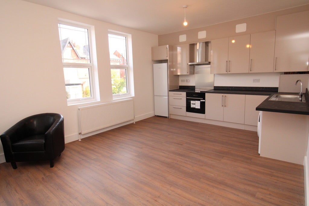 Flat Woodfield Road in Birmingham