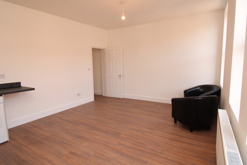 Flat Woodfield Road in Birmingham