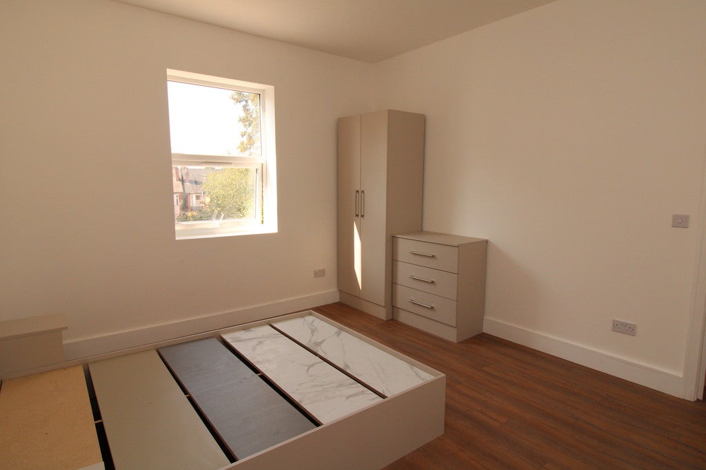 Flat Woodfield Road in Birmingham