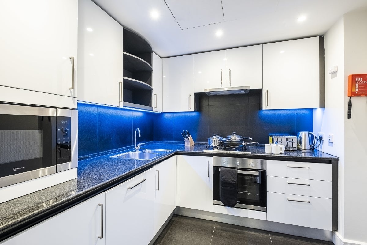 Flat Westferry Circus in Greater London