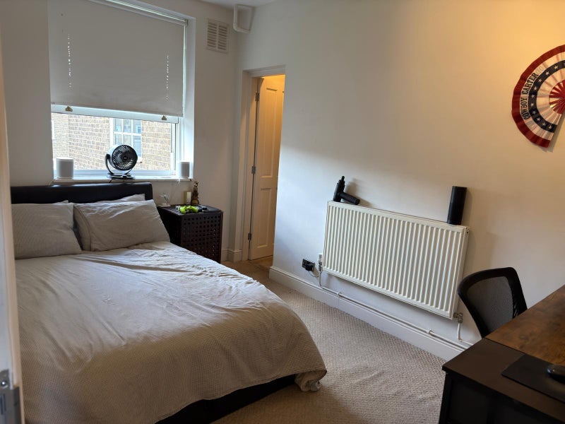 Room Worsopp Drive in Greater London