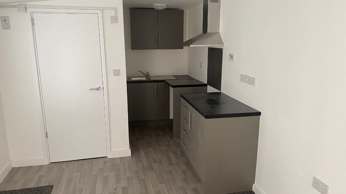 Flat Pinfold Street in Darlaston