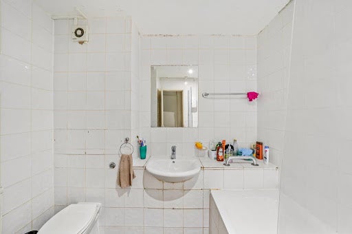 Room Chippenham Road in City of Westminster