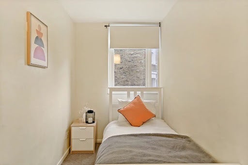 Room Chippenham Road in City of Westminster